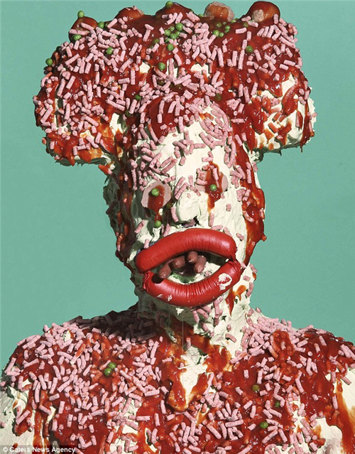 0英镑 用垃圾食品做怪兽肖像pg电子试玩艺术家花费500(图4)